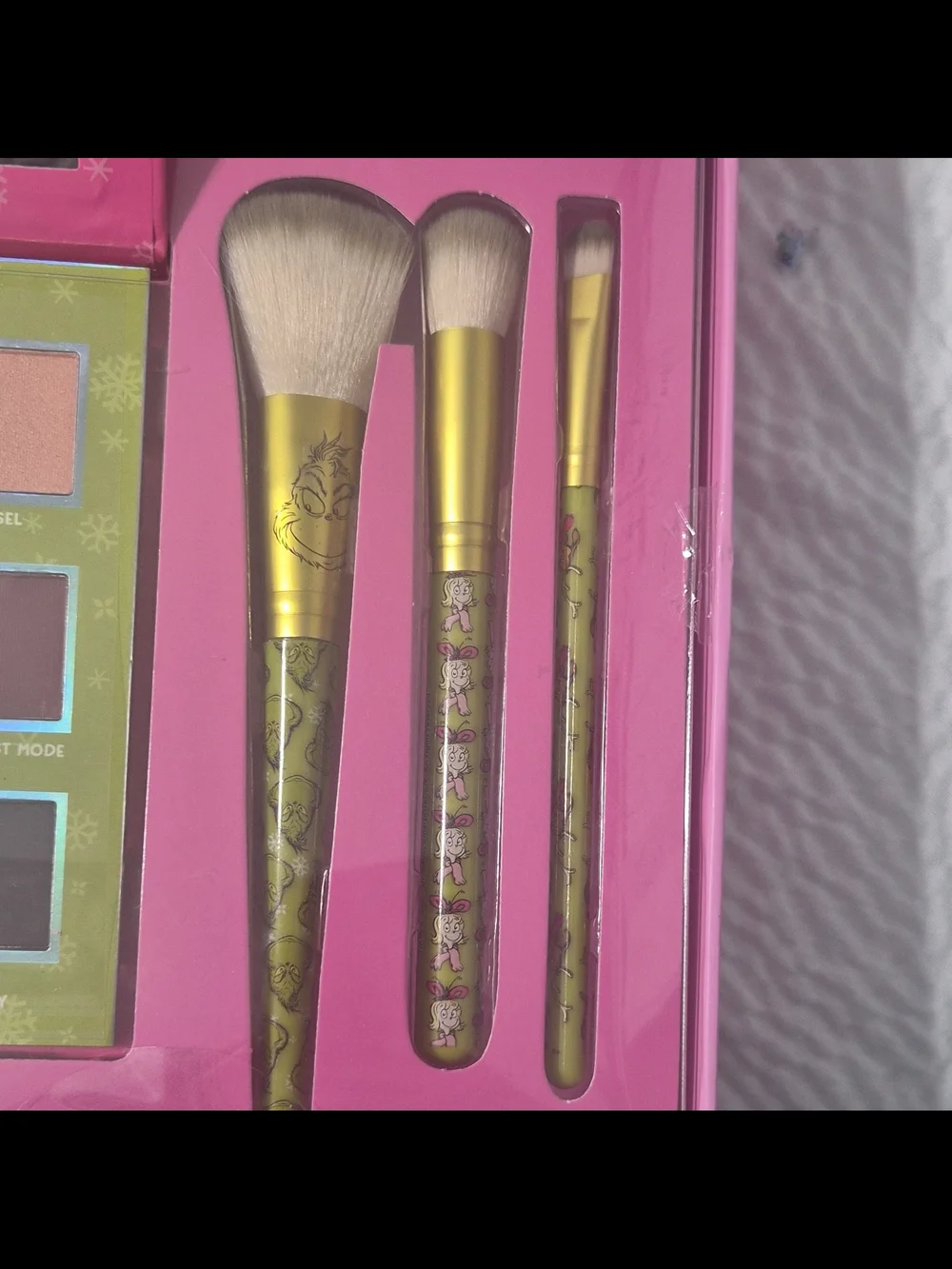 Grinch Holiday Eyeshadow Palette - Pink & Green